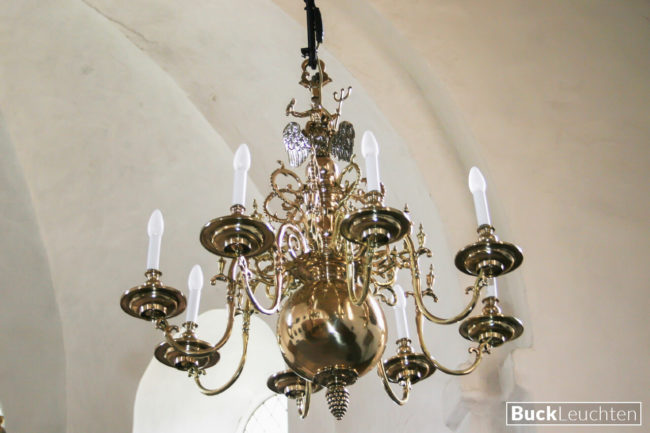 9 Kirchengemeinde Hohenkirchen- Restaurierung von mehreren Barockleuchters aus dem 17. Jahrhundert.Bekrönung Zeus auf dem Adler hier mit Dreizack und Blitzbündel