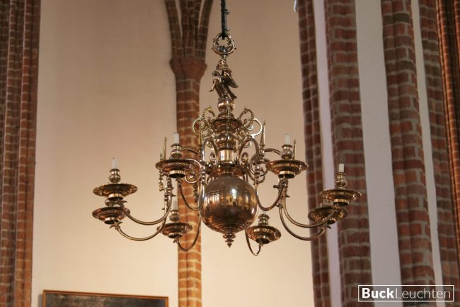 11__kirchengemeinde_spandau-_komplett_restaurierter_barockleuchter_1651_norddeutsch_8_arme_in_1_etage_h_ca._90_cm_d_ca._97_cm_bekrnung_zeus_auf_demadler_messingguss_hochglanz_po
