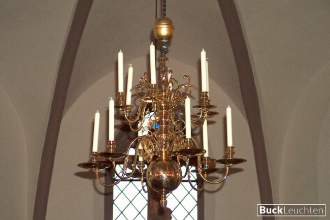 5__kirchengemeinde_sievershausen-_einer_von_3_komplett_restaurierten_kronleuchtern_ca._18._jahrhundert__messingguss_hochglanz_poliert