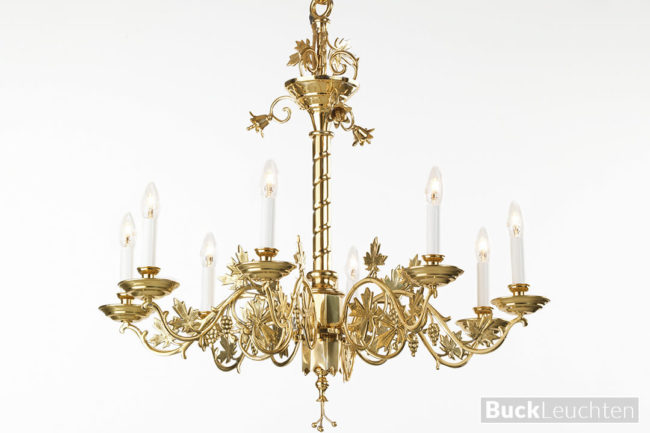 Neuhaus Rekonstruktion von 6 Historismus Kronleuchtern nach von uns gefertigten Modellen pssend zu den restaurierten Historismus Leuchtern.
