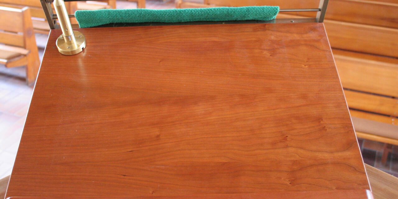 7____kanzelleuchte-_led-_genau_in_buchbrettbreite__messing_bruniert_mit_befestigung_fur_das_antepen-dium_sehr_geringer_stromverbrauch_sehr_hell+_langlebig