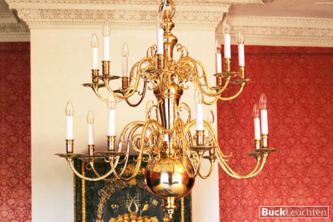 Flämischer Barockleuchter, 16 Arme in 2 Kränzen, Kaminzimmer Schloss Stolberg, D = ca. 103 cm, H = ca. 106 cm, Messingguss, Hochglanz poliert