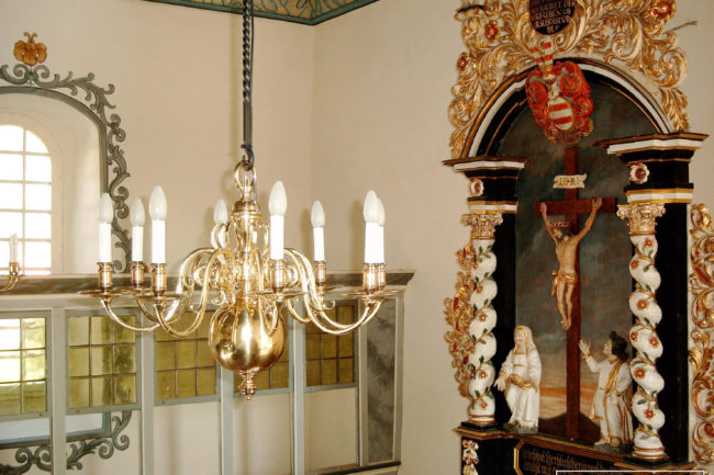 9_12_08_-flamischer_barockleuchter_8_arme_in_einem_kranz_d_=_ca._78_cm_h_=_ca._54_cm._messingguss_hochglanz_poliert