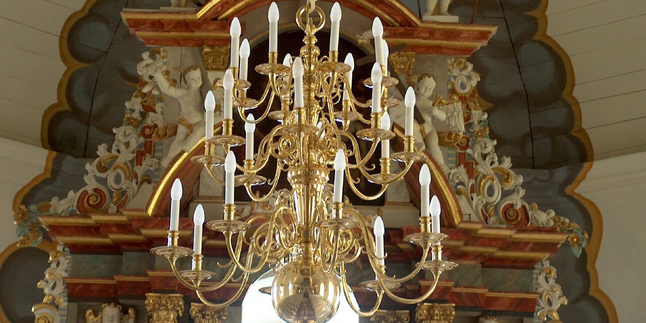 9_13_24_-flamischer_barockleuchter_auch_in_der_frauenkirche_dresden_24_arme_in_3_kranzen_d_ca._102_cm_h_ca._130_cm_messingguss_hochglanz_poliert