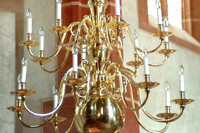 9_14_16-_flamischer_barockleuchter_16_arme_in_2_kranzen_d_=_ca._125cm_h_=_ca._120_cm_messingguss_hochglanz_poliert