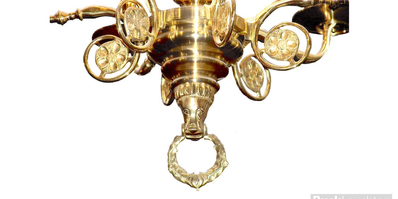 9_32_12_-renaissance_detail_doppelter_lowenkopf_mit_zierspange_messingguss_hochglanz_polier