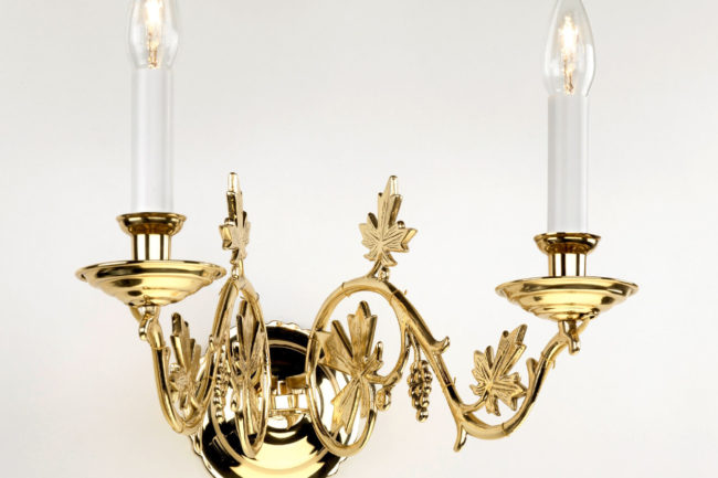 9_50_02_-historismus_wandleuchte__2_arme_reiche_armverzierungen_2_x_e14_h_ca._23_cm_b_ca._33_cm_a_ca._37cm_messingguss_hochglanz_poliert