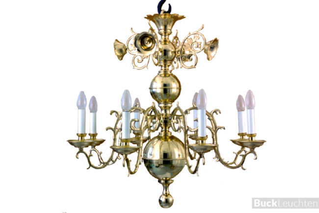 9_61_08_-berliner_leuchter_historismus__d_ca.77_cm_h_ca._74_cm__8_x_e14_arme_wie_bei_den_vorbildern_messingguss_mittelsaule_messing_gedruckt_hochglanz_poliert