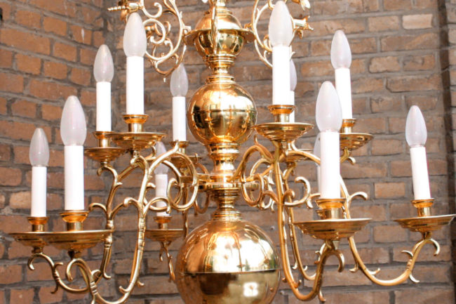 9_61_12-_berlinerleuchter_historismus_d_ca.77_cm_h_ca._74_cm__12_x_e14_6_arme_wie_bei_den_vorbildern_messingguss_mittelsaule_messing_gedruckt_hochglanz_polie