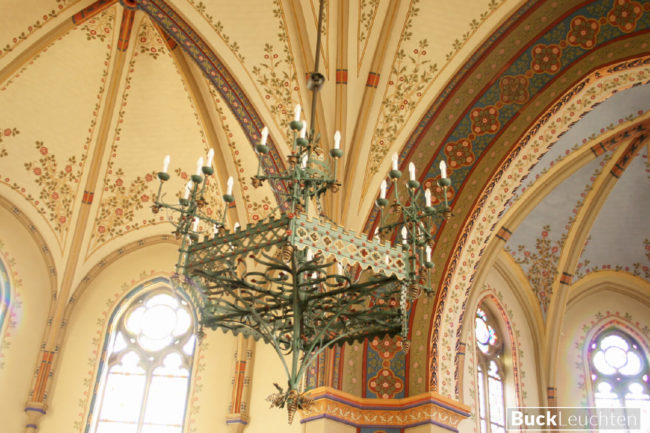 kronleuchter-_kirchengemeinde_ofen_historismus_vorwiegend_stahl_lackiert_bemalt
