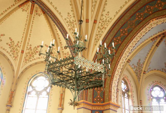 kronleuchter-_kirchengemeinde_ofen_historismus_vorwiegend_stahl_lackiert_bemalt